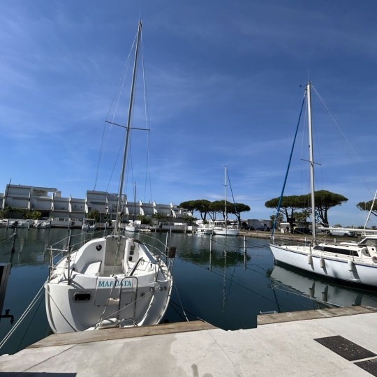  API AGENCE : Appartement | LE GRAU-DU-ROI (30240) | 45 m2 | 580 € 