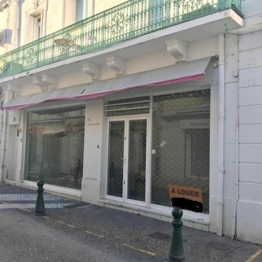  API AGENCE : Commercial | LE GRAU-DU-ROI (30240) | 35 m2 | 900 € 