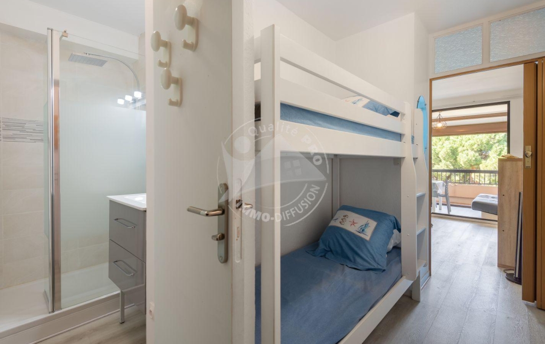 API AGENCE : Apartment | LE GRAU-DU-ROI (30240) | 35 m2 | 300 € 
