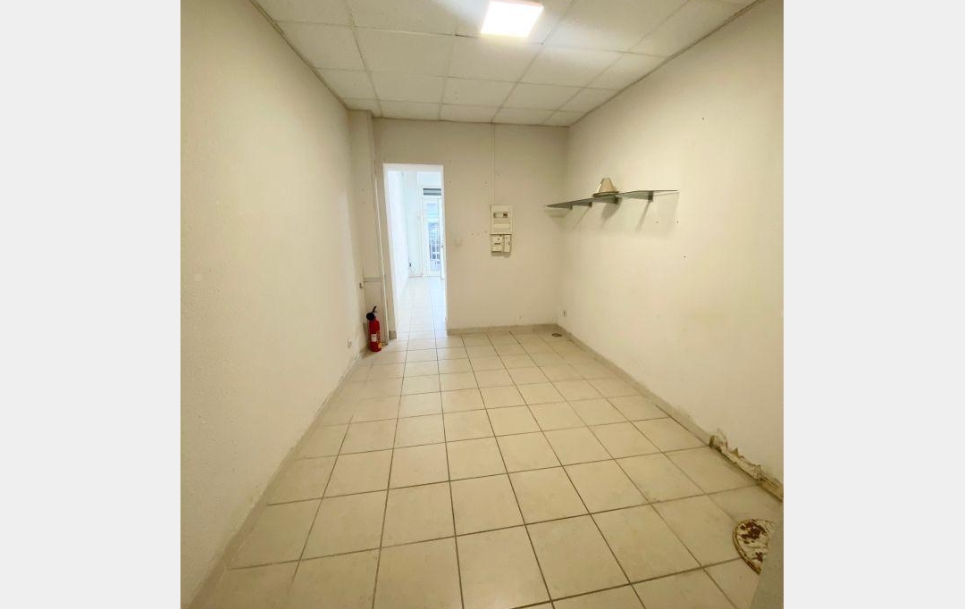 API AGENCE : Office | LE GRAU-DU-ROI (30240) | 37 m2 | 1 050 € 