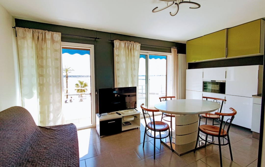 API AGENCE : Apartment | LE GRAU-DU-ROI (30240) | 30 m2 | 450 € 