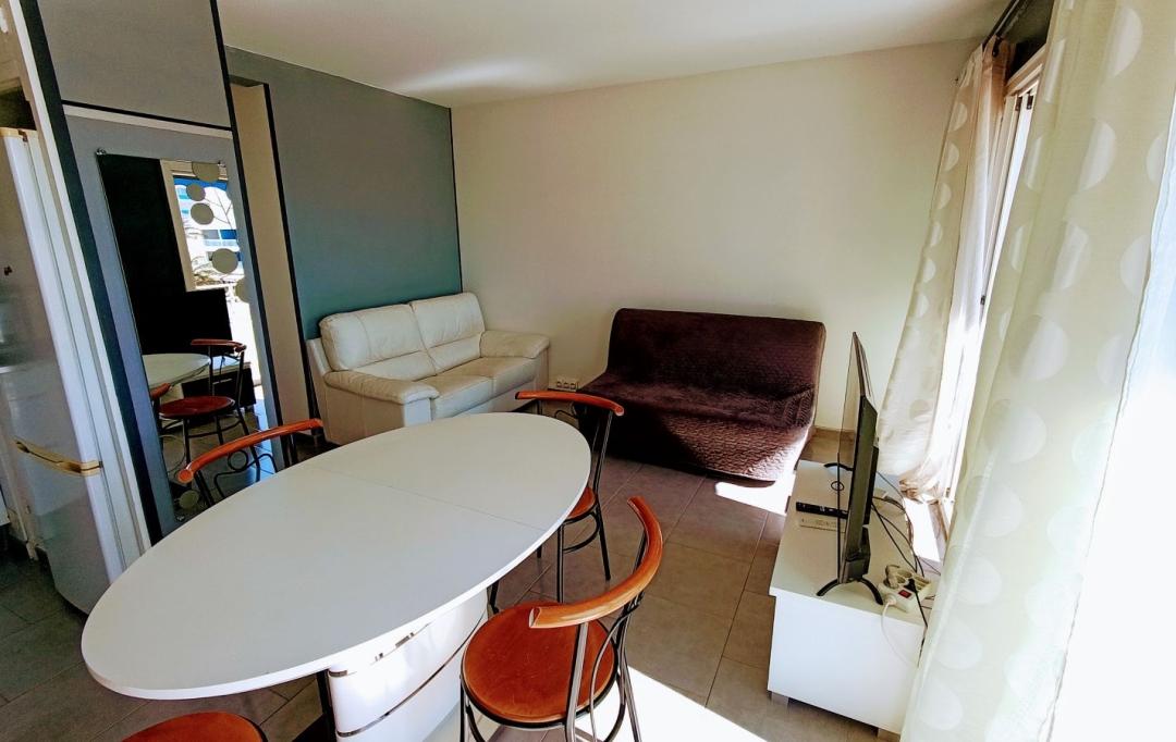 API AGENCE : Apartment | LE GRAU-DU-ROI (30240) | 30 m2 | 450 € 