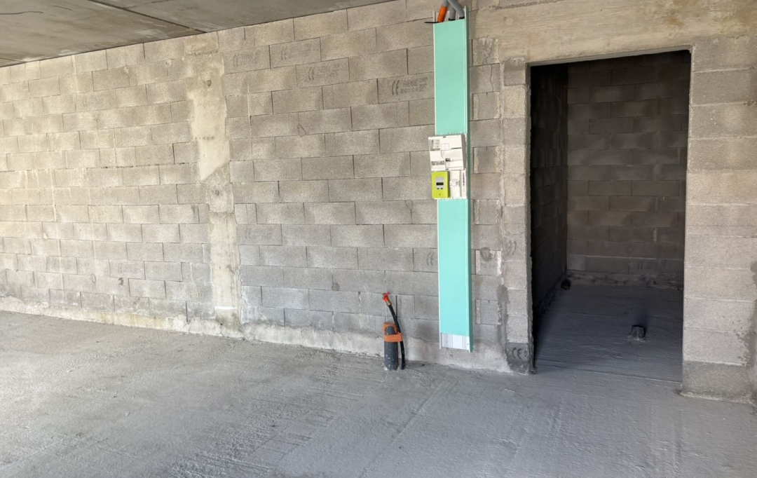 API AGENCE : Local / Bureau | LE GRAU-DU-ROI (30240) | 41 m2 | 750 € 