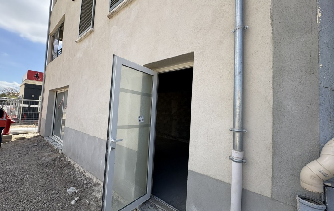 API AGENCE : Local / Bureau | LE GRAU-DU-ROI (30240) | 41 m2 | 750 € 