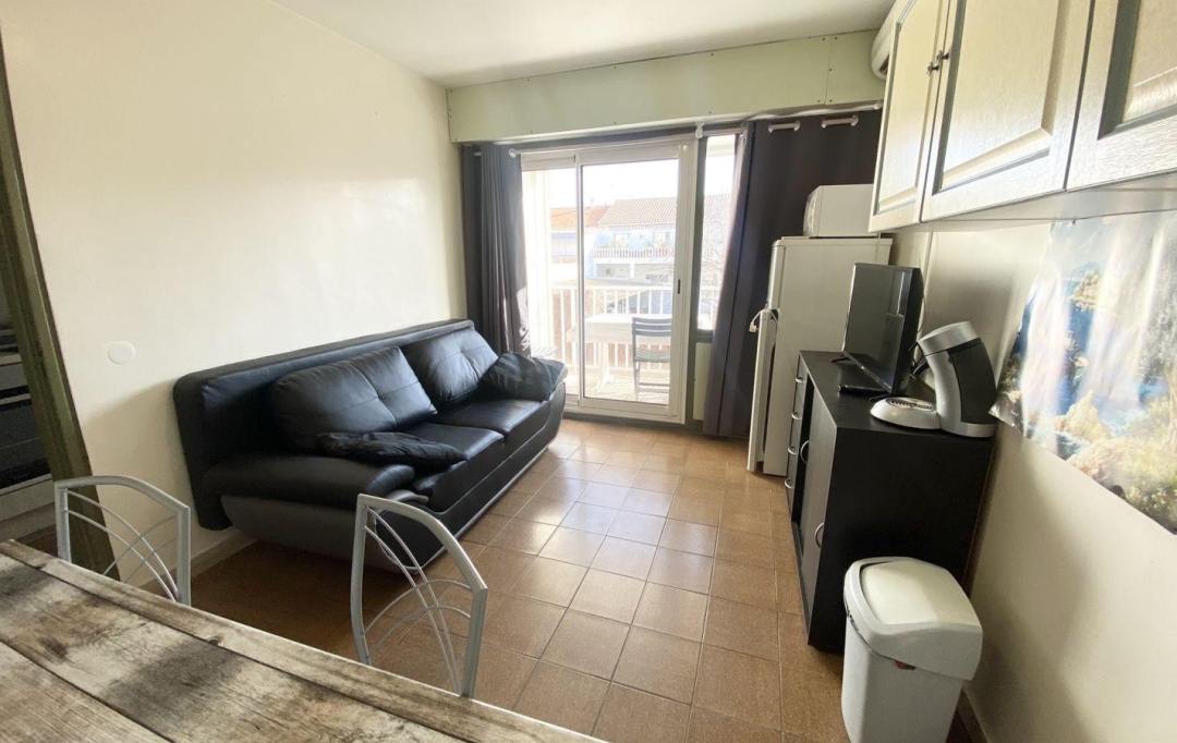 API AGENCE : Apartment | LE GRAU-DU-ROI (30240) | 30 m2 | 280 € 