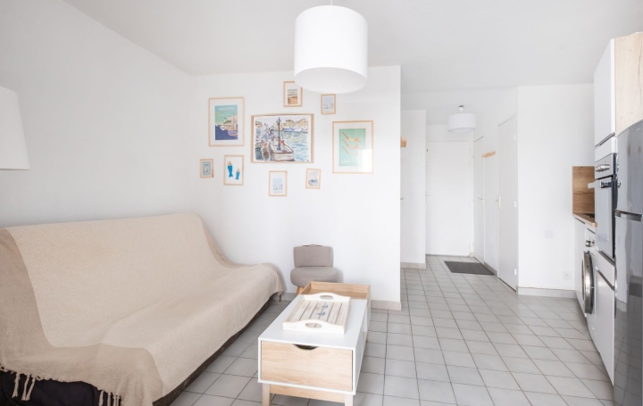 API AGENCE Apartment | LE GRAU-DU-ROI (30240) | 30 m2 | 350 € 