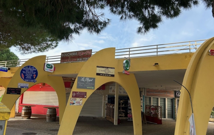 Local commercial LE GRAU-DU-ROI 24 m2 90 000 € Local commercial LE GRAU-DU-ROI 24 m2 90 000 €
